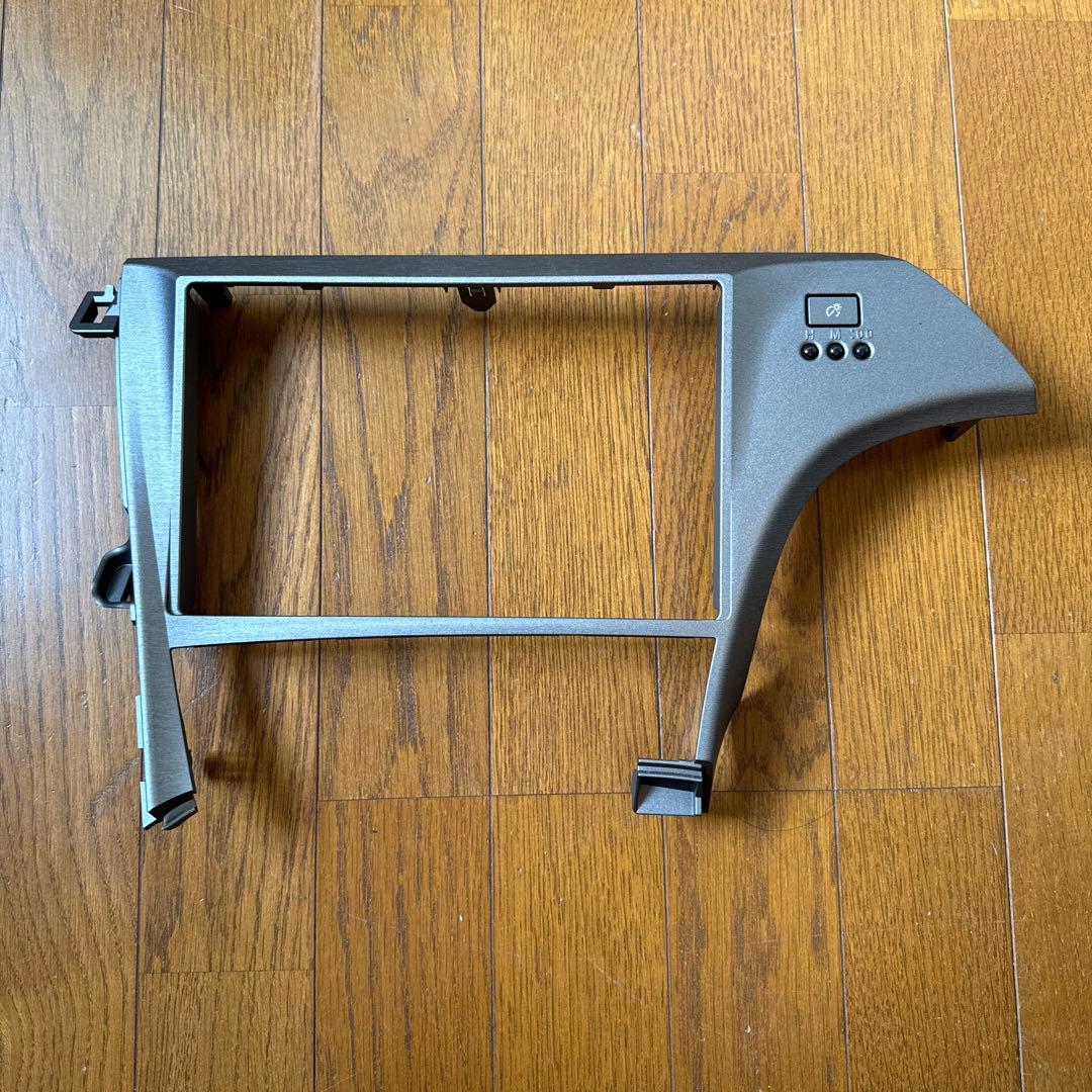 E*S様 30プリウス　ナビパネル枠外側 黒 スイッチ付き　9inc 美品