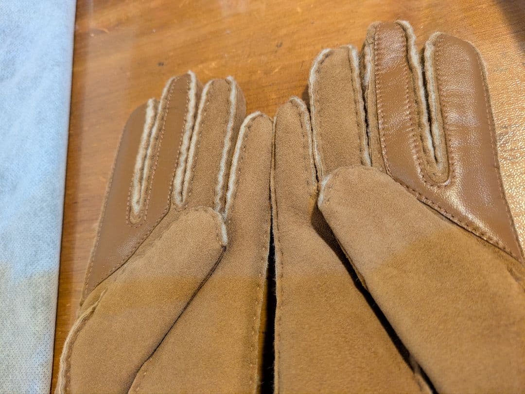 UGG 手袋シープスキン（スマートフォン対応）・イヤーマフセット チェスナット