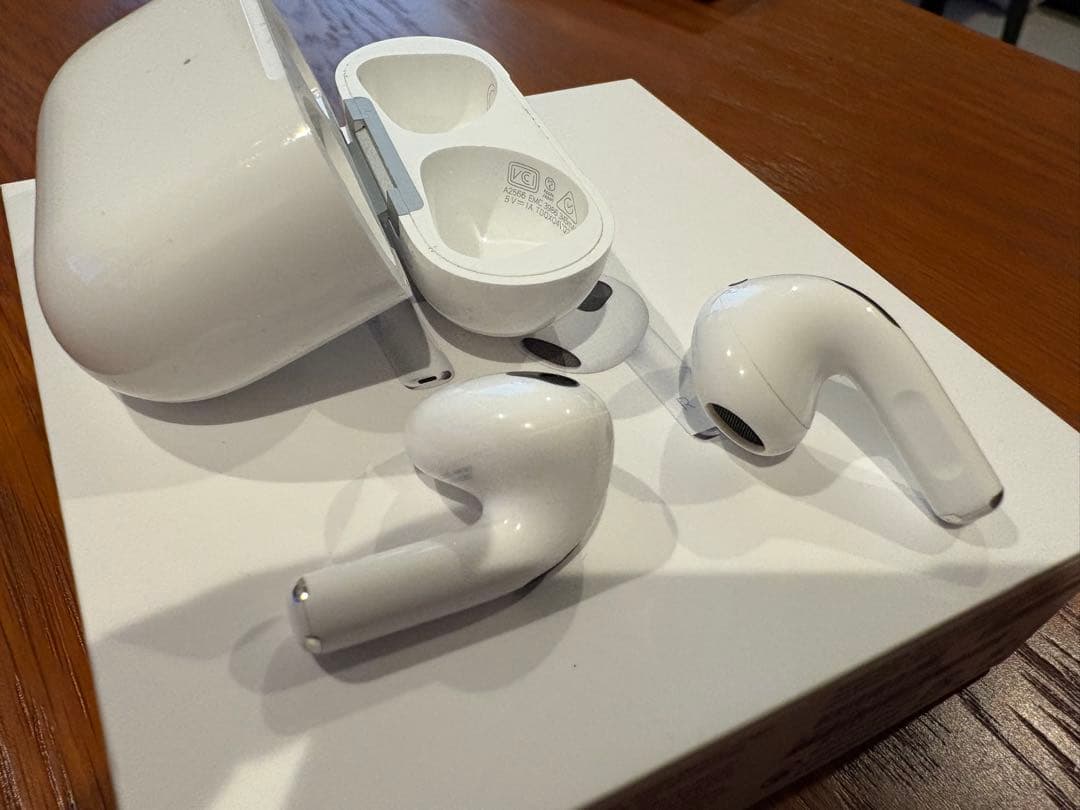 AirPods第3世代　MagSafe対応美品　中古　充電コード無し　正規箱有り