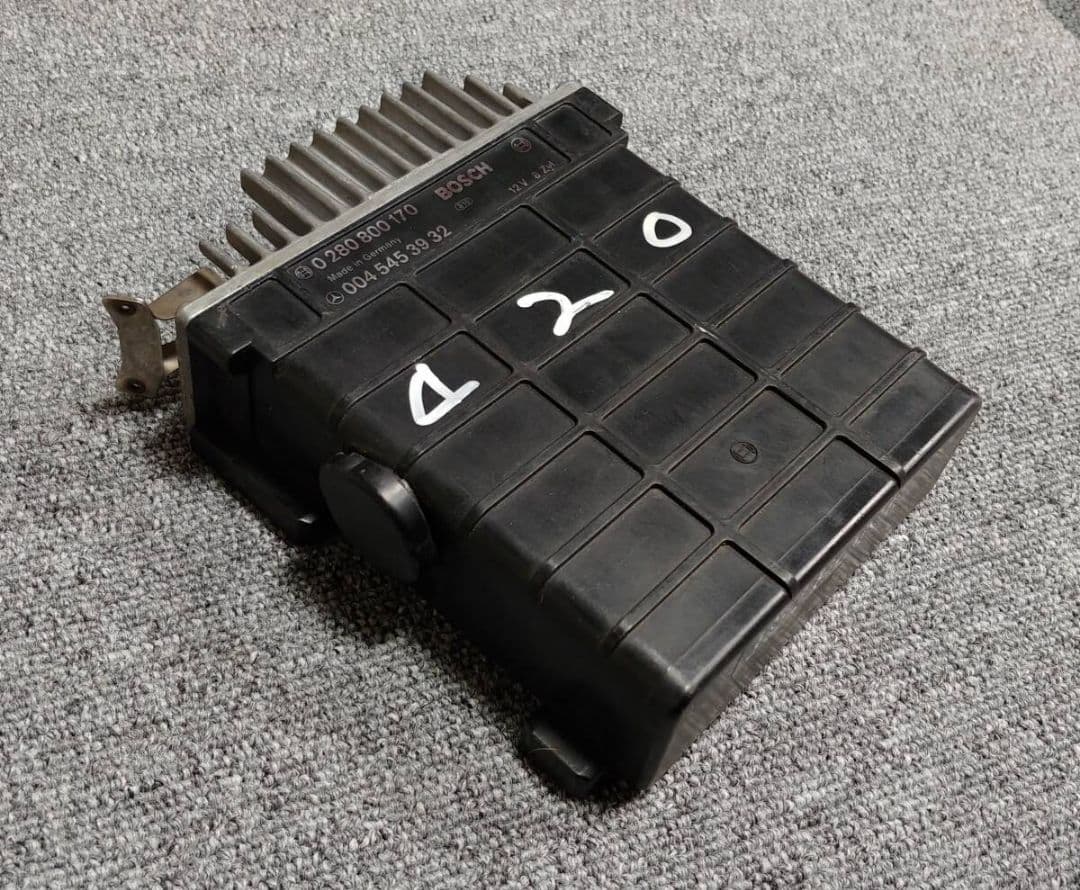 ベンツW126 BOSCH V8エンジンコントロール.KEモジュールユニット