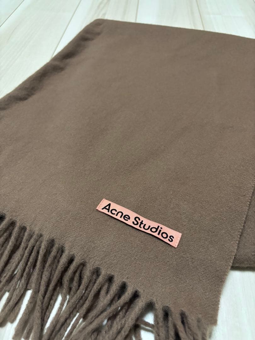 Acne Studios ベージュ ストール フリンジ付き
