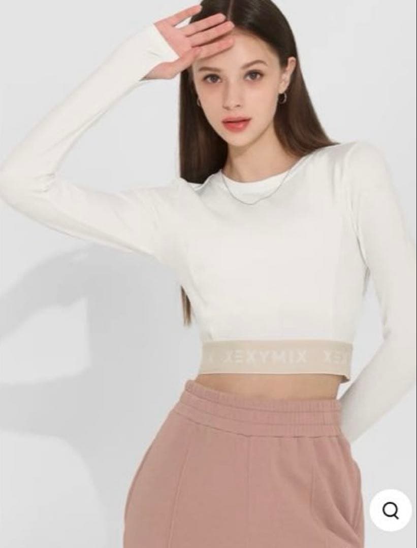 XEXYMIX クロップド長袖トップス（ホワイト・ブラック）2枚セット