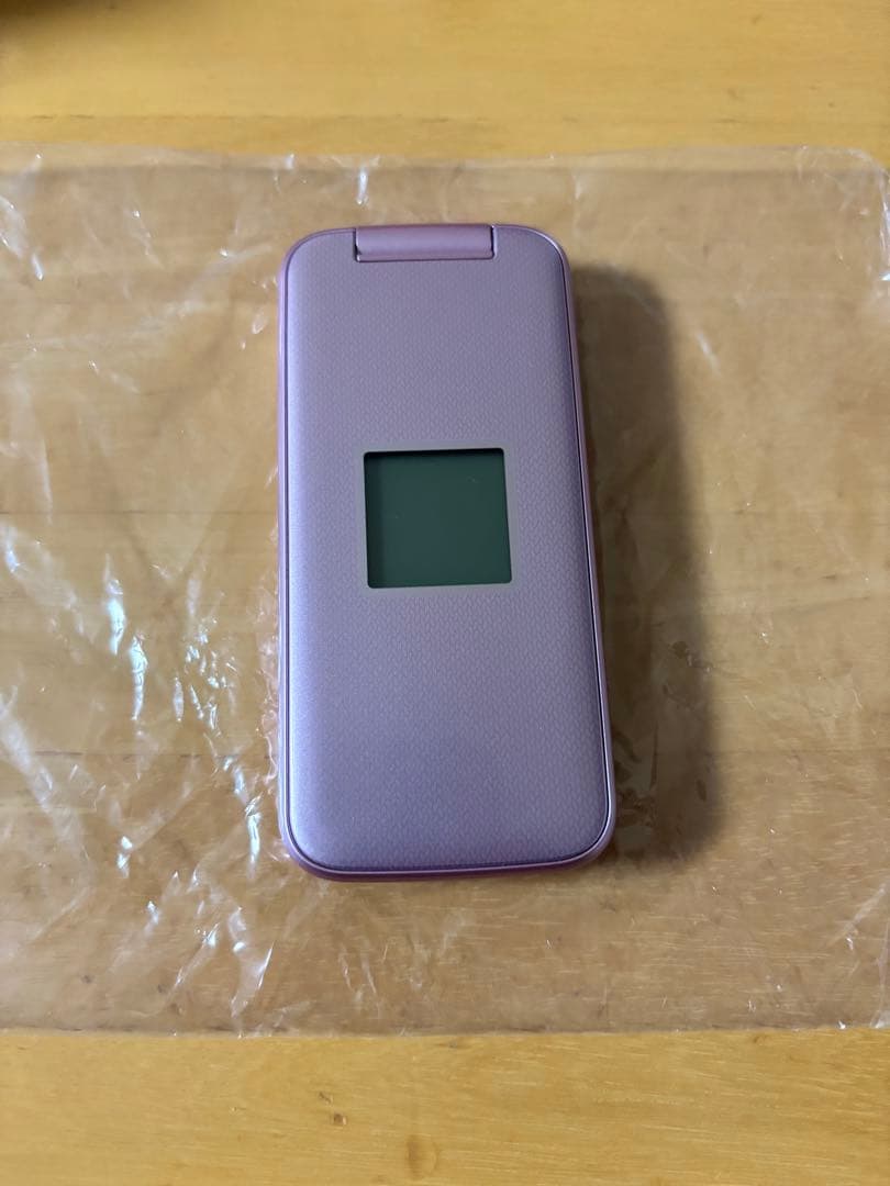 docomo ピンク 携帯電話 本体 充電器付き　らくらくホン　F-01M