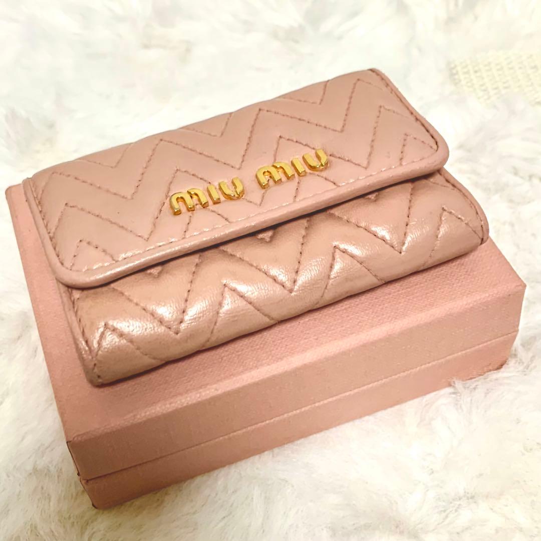 美品！miu miu ミュウミュウ キーケース ピンク系　キルティング