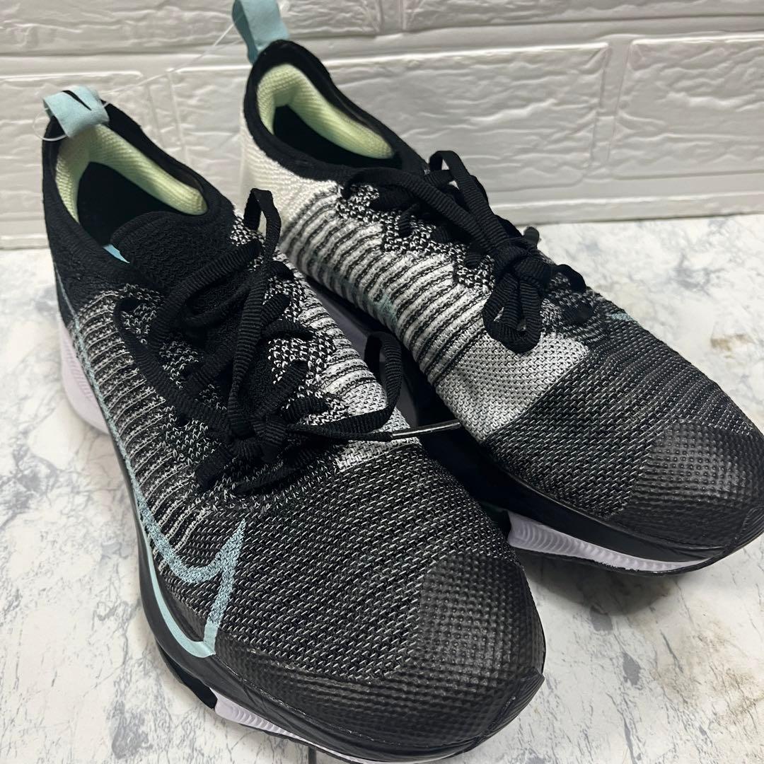 新品　ナイキ　エア ズーム テンポ ネクスト% ランニングシューズ