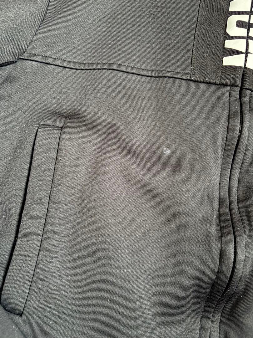 モンクレール　フロントロゴパーカー　ブラック