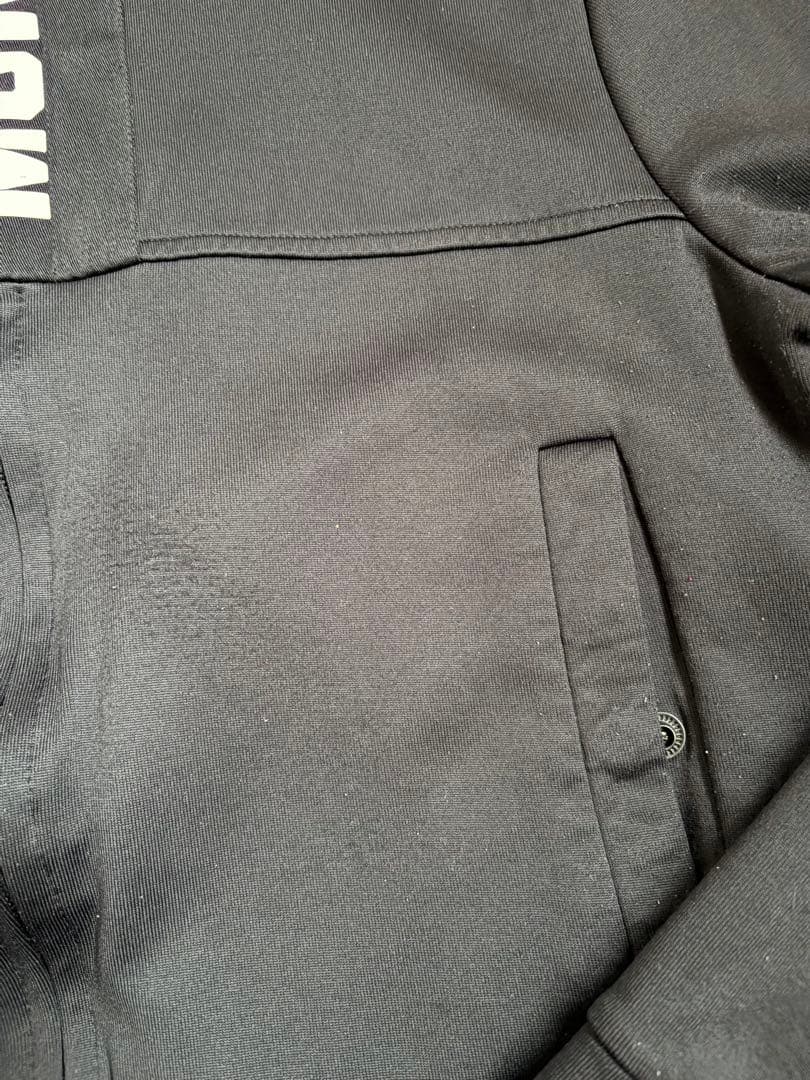 モンクレール　フロントロゴパーカー　ブラック