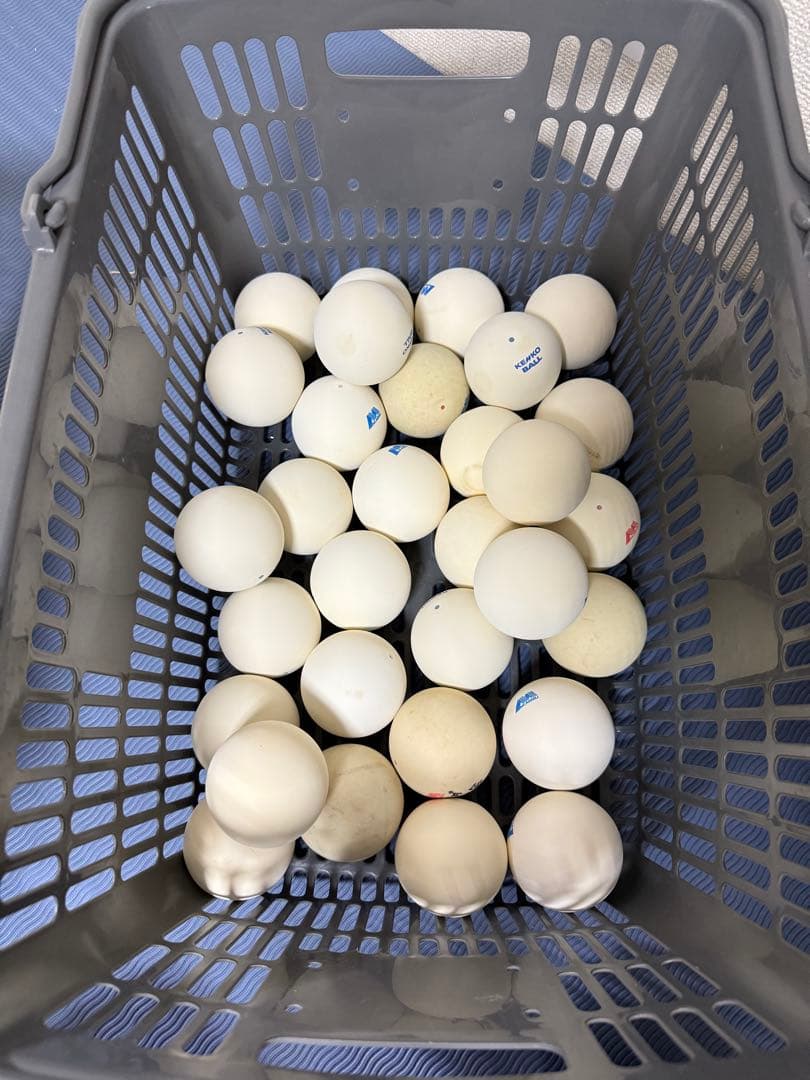 白いテニスボール 190個と空気入れ