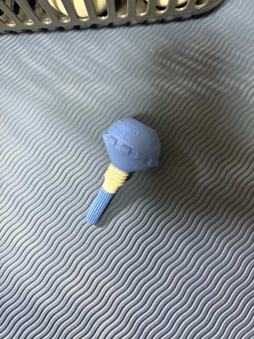 白いテニスボール 190個と空気入れ