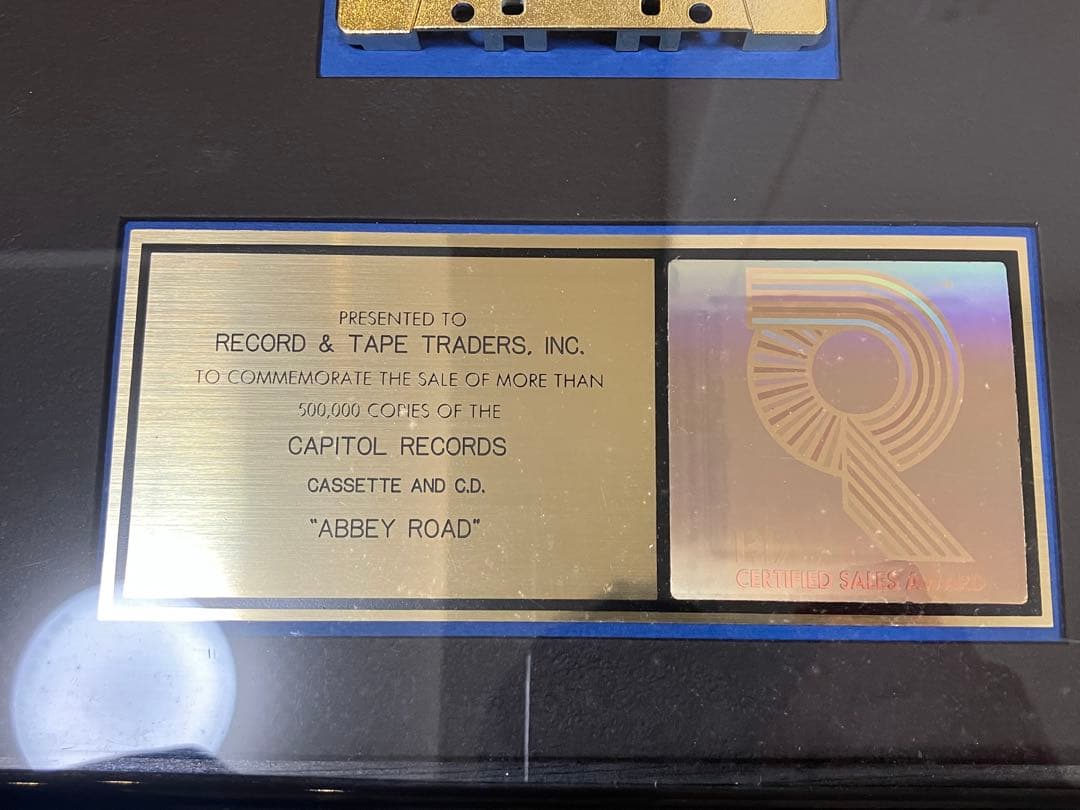 超希少　The Beatles アビイ・ロード　認定セールスアワード　記念品