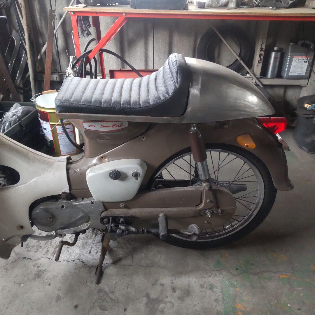 カフェレーサーカスタム シート付きリアフェンダー