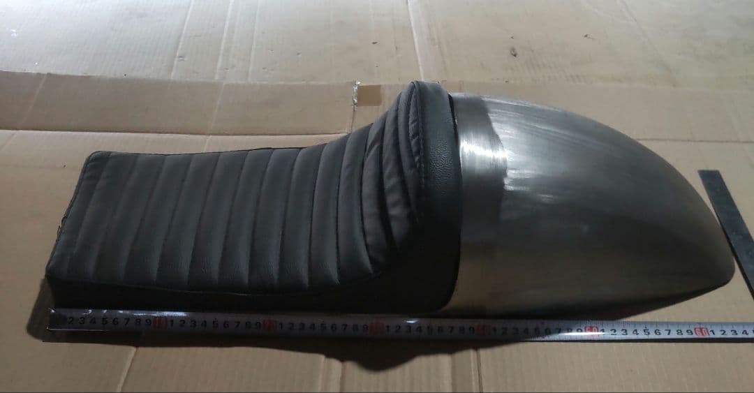 カフェレーサーカスタム シート付きリアフェンダー