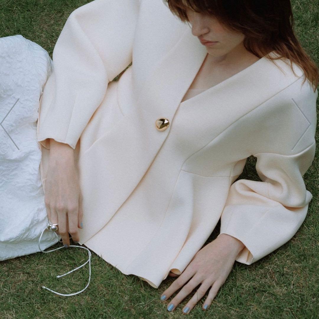 【洗える】エッグブローチ付きペプラムカーディガン