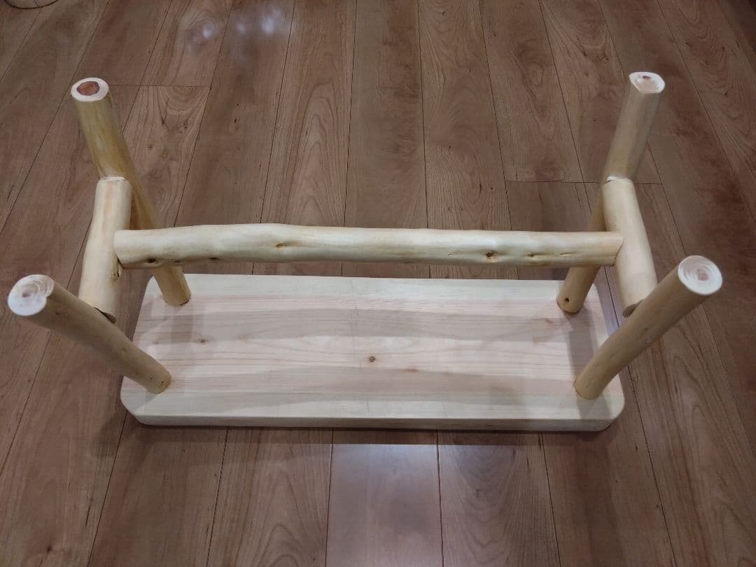 檜のベンチ㊻　最終値下げ❕　耳付き、脚は檜の枝❕総檜造りリビング食卓のベンチに❕