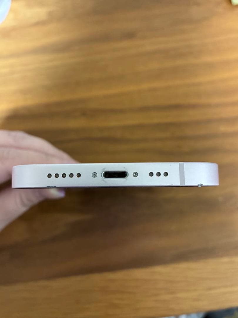 ト*ン様 iPhone 13ピンク バッテリー最大容量71%。