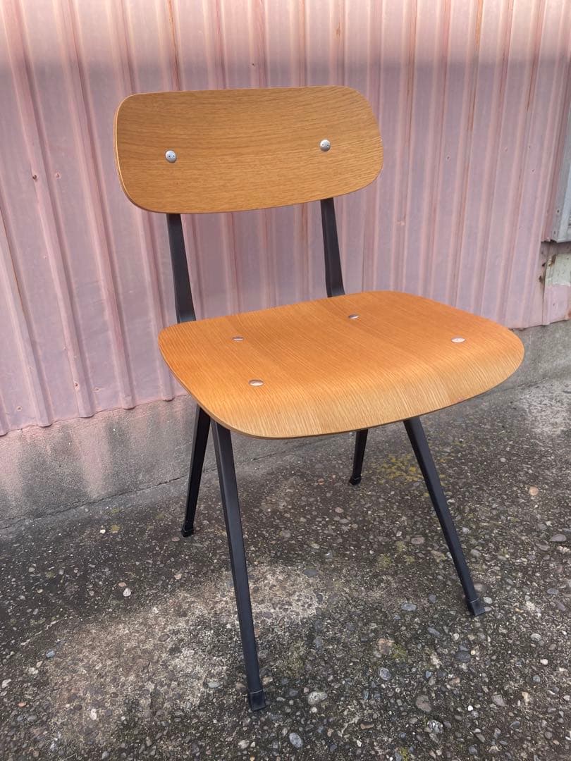 関家具　リザルト　ダイニングチェア　椅子