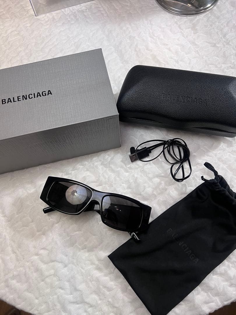まいかBALENCIAGA LED FRAME サングラス
