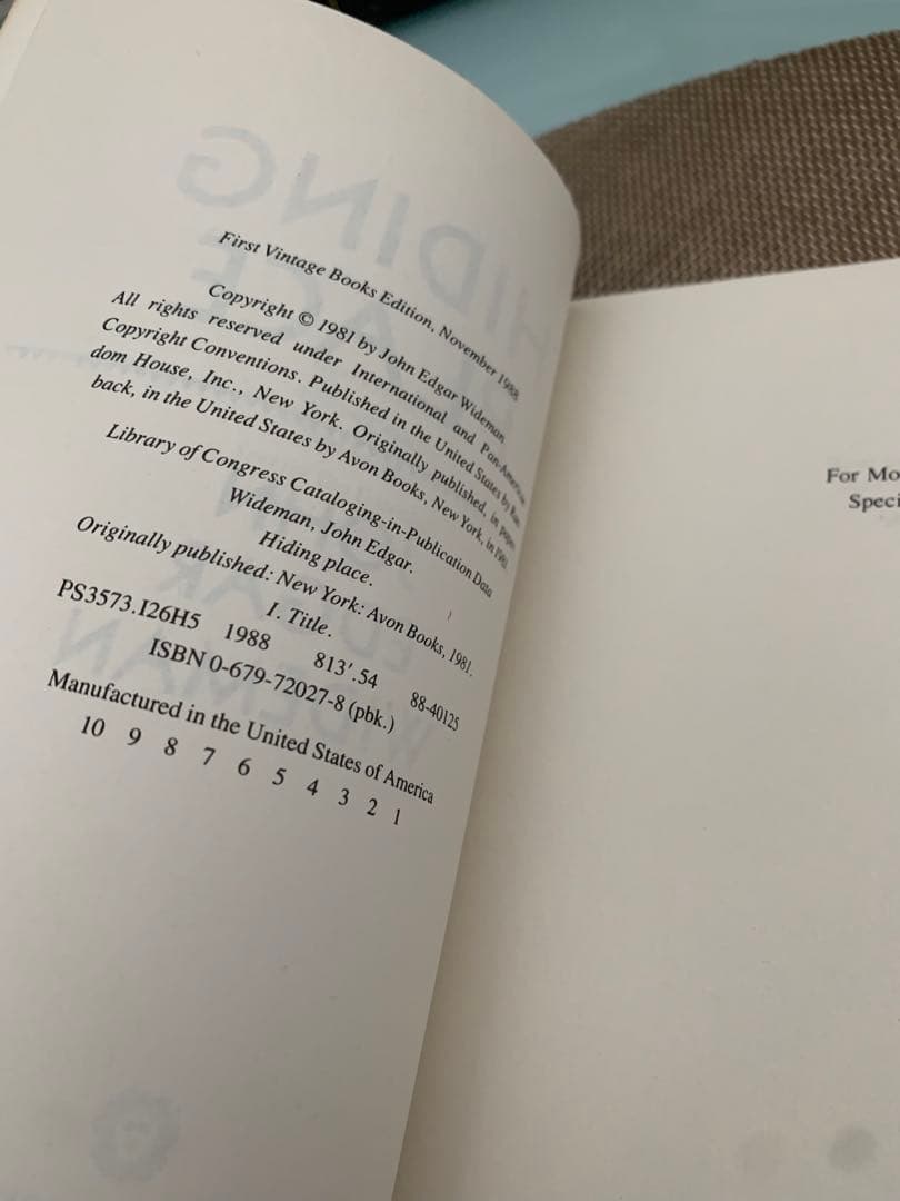 希少　Hiding Place by John Edgar Wideman