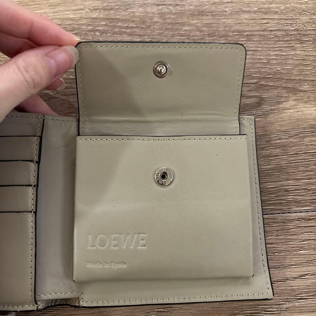 LOEWE ベージュ 二つ折り財布