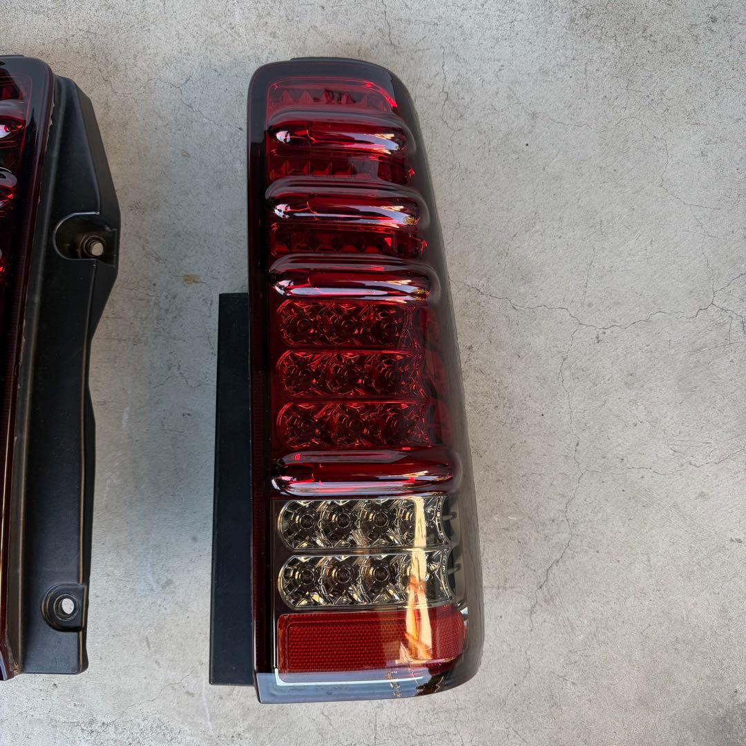 値下げしました! ジムニー　JB23W　エムブロ　LEDテールランプ　赤スモーク