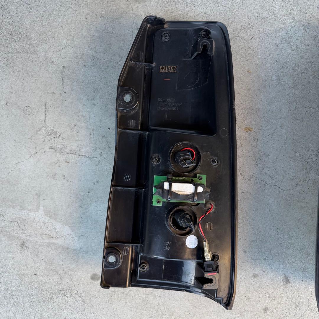 値下げしました! ジムニー　JB23W　エムブロ　LEDテールランプ　赤スモーク