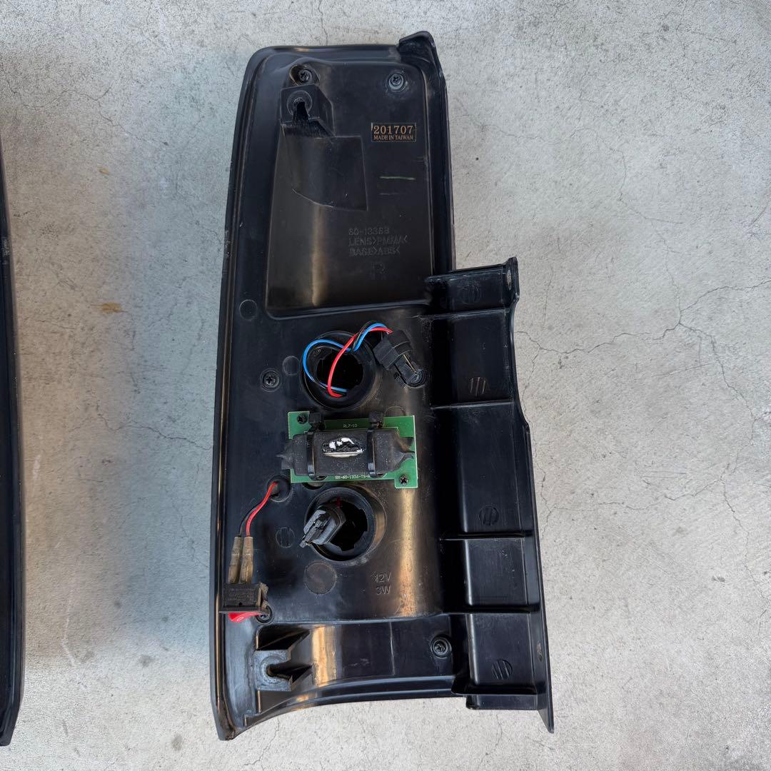 値下げしました! ジムニー　JB23W　エムブロ　LEDテールランプ　赤スモーク