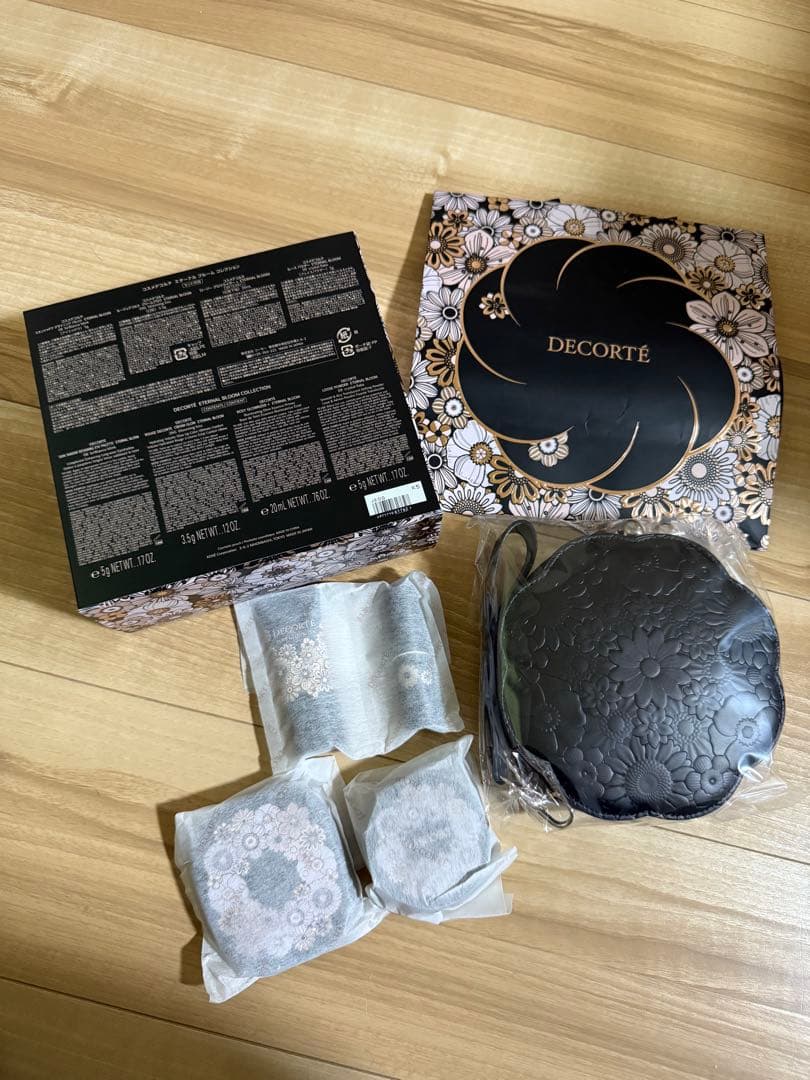 【コスメデコルテ】エターナル ブルーム コレクション クリスマスコフレ2025