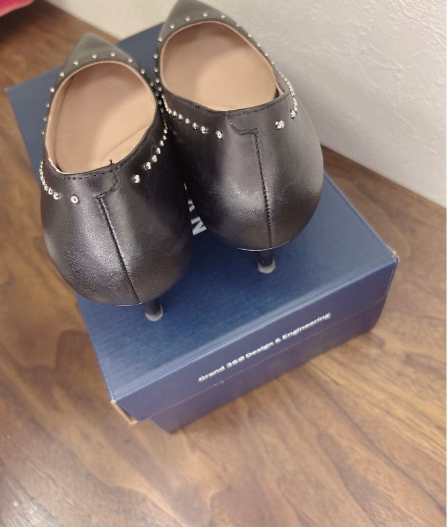 美品COLE HAAN 黒 スタッズ ポインテッドトゥ パンプス ヒール約5cm