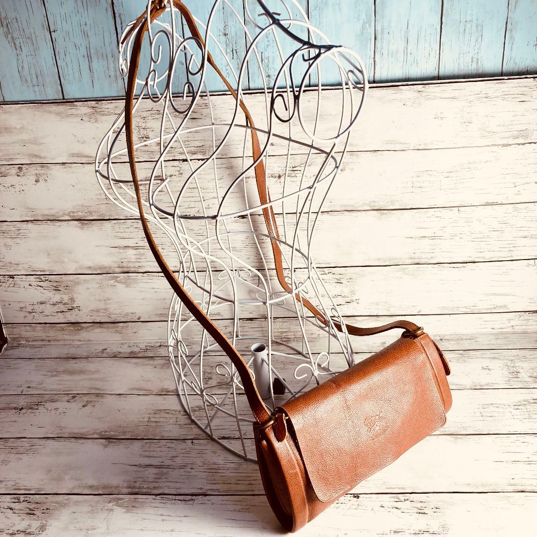 【ヴィンテージ感漂う本革】　IL BISONTE　ショルダーバッグ　レンガ　筒型