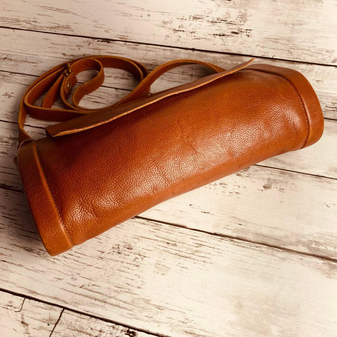 【ヴィンテージ感漂う本革】　IL BISONTE　ショルダーバッグ　レンガ　筒型