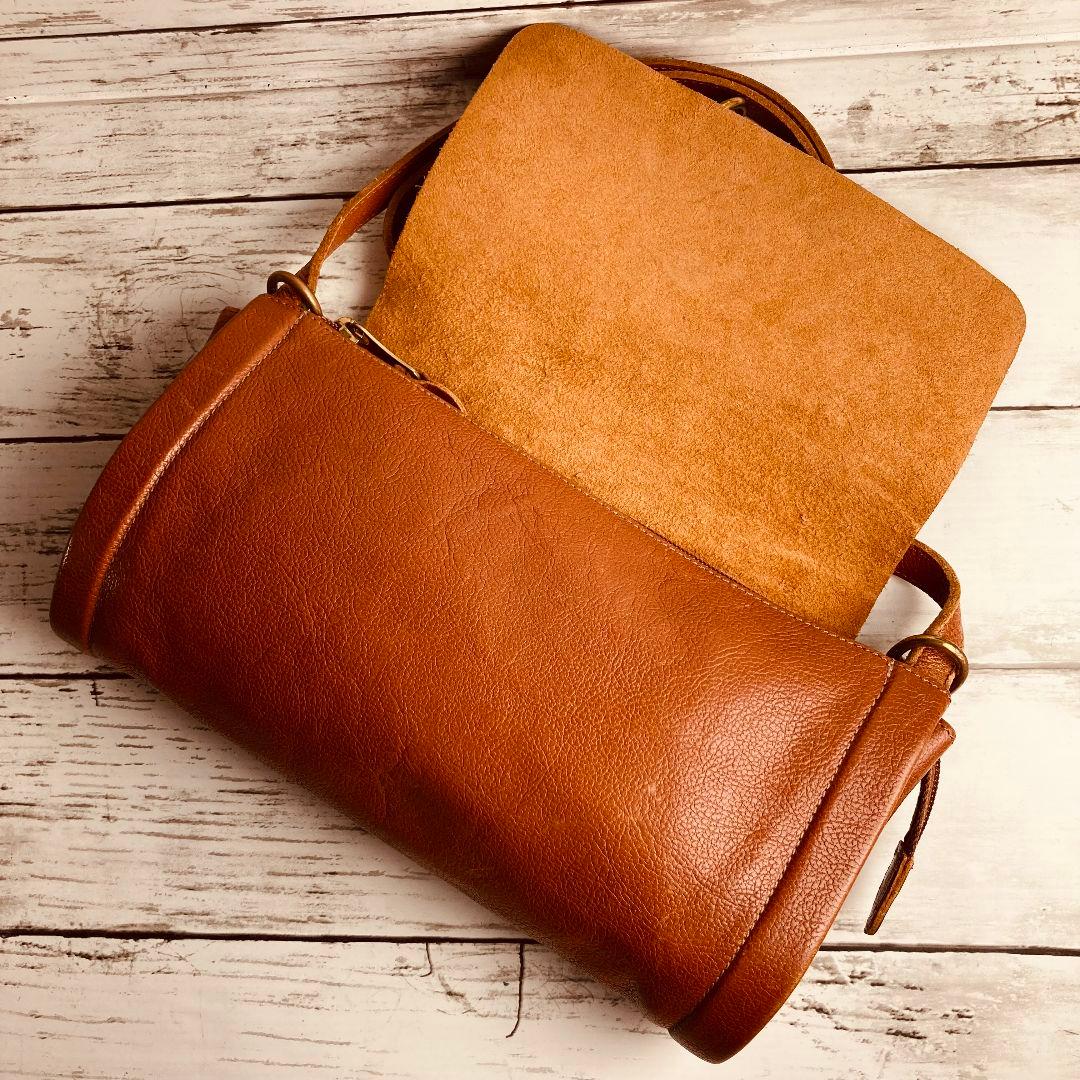 【ヴィンテージ感漂う本革】　IL BISONTE　ショルダーバッグ　レンガ　筒型