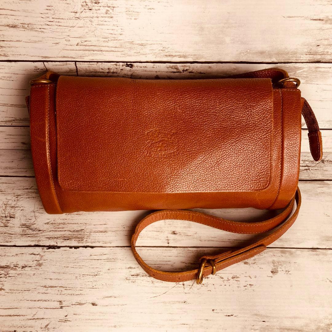 【ヴィンテージ感漂う本革】　IL BISONTE　ショルダーバッグ　レンガ　筒型