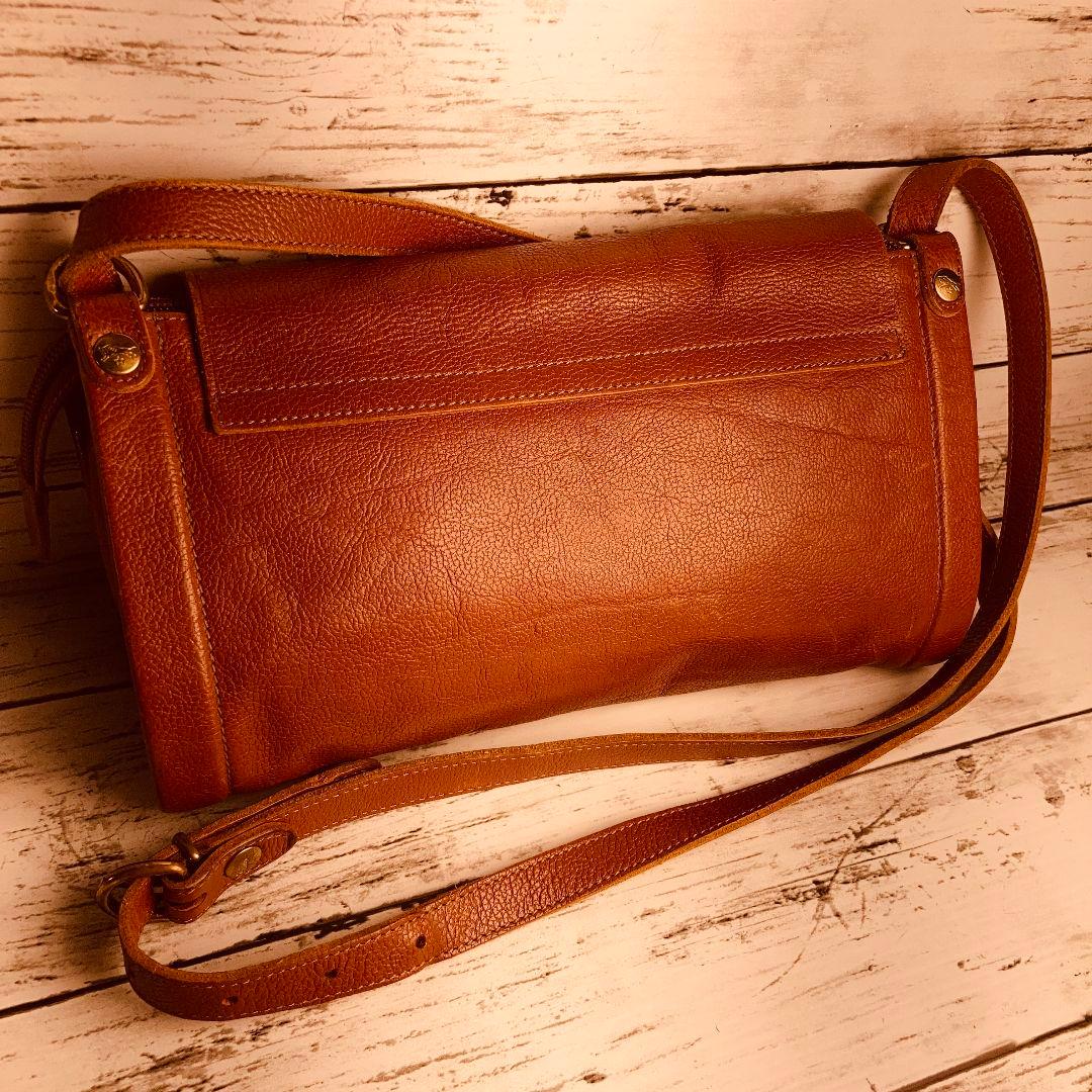 【ヴィンテージ感漂う本革】　IL BISONTE　ショルダーバッグ　レンガ　筒型