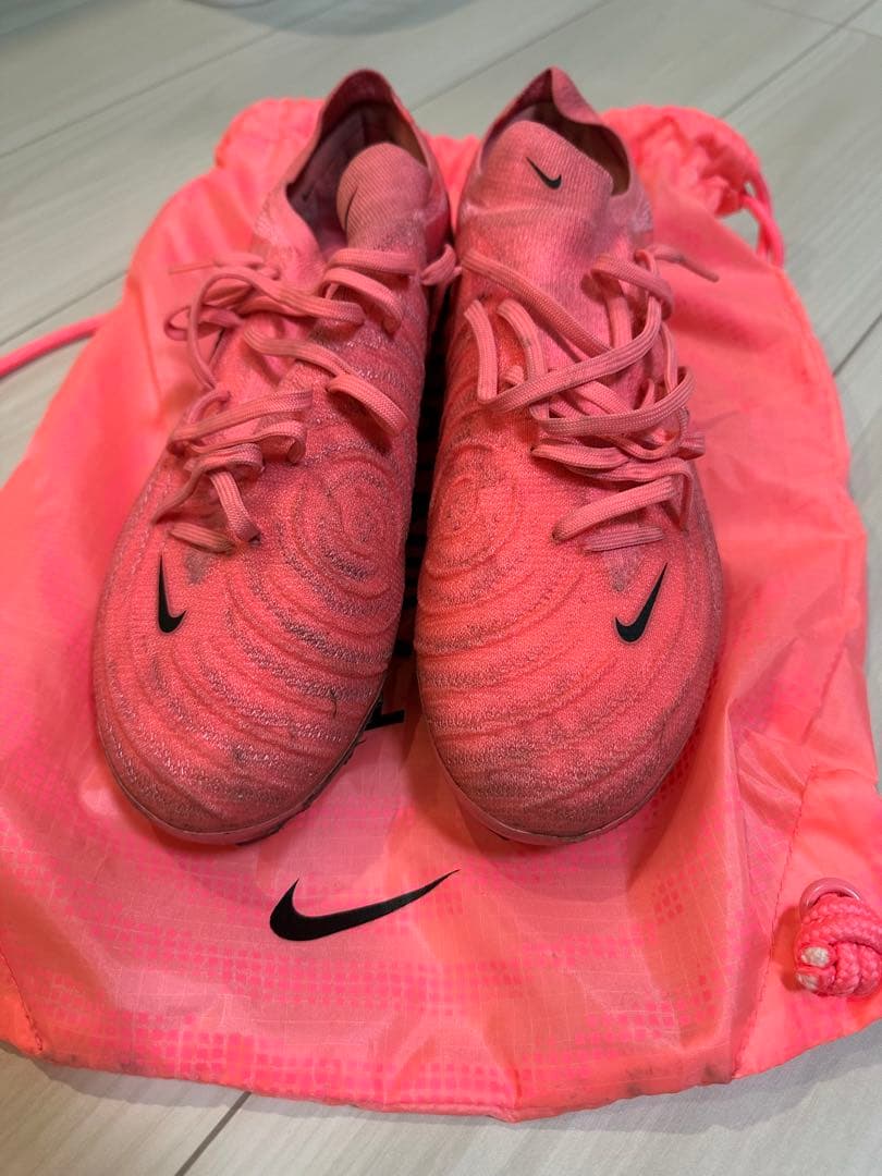 Nike ピンク サッカーシューズ FG値段交渉あり