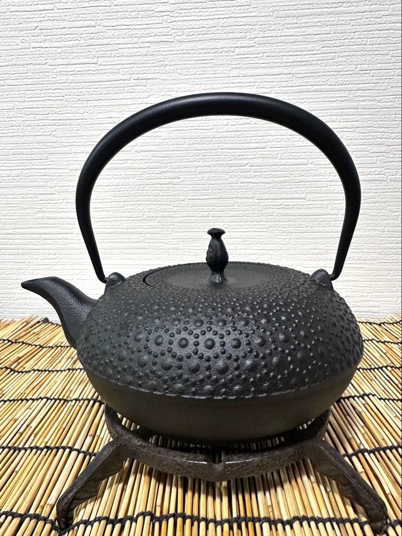 未使用品、栞付　南部盛榮堂ＯＩＧＥＮ造丸平丸亀甲メーカー保証ＩＨ対応品　南部鉄瓶