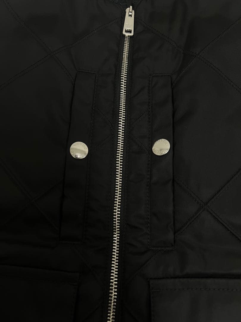 発送18日になります！【大幅値下げ！正規品PRADA 】メンズ　ベスト