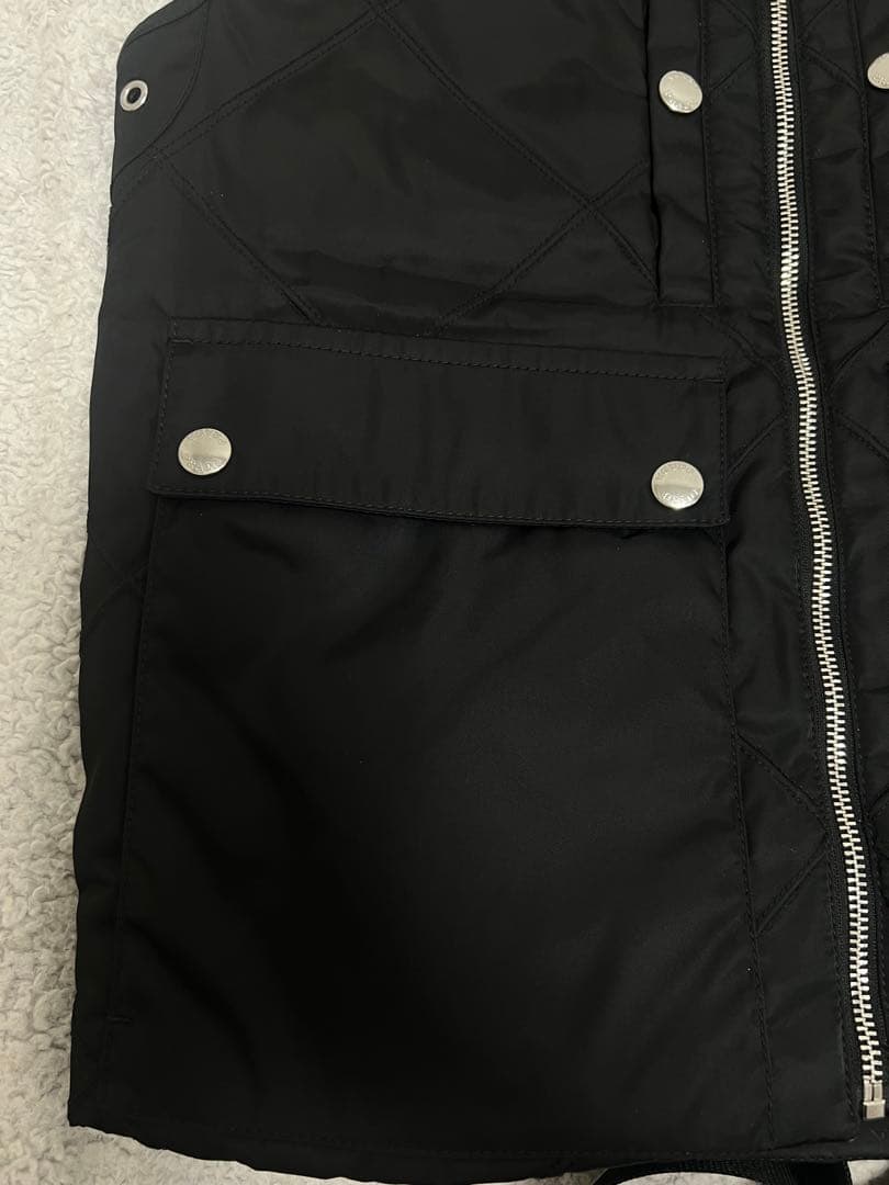 発送18日になります！【大幅値下げ！正規品PRADA 】メンズ　ベスト