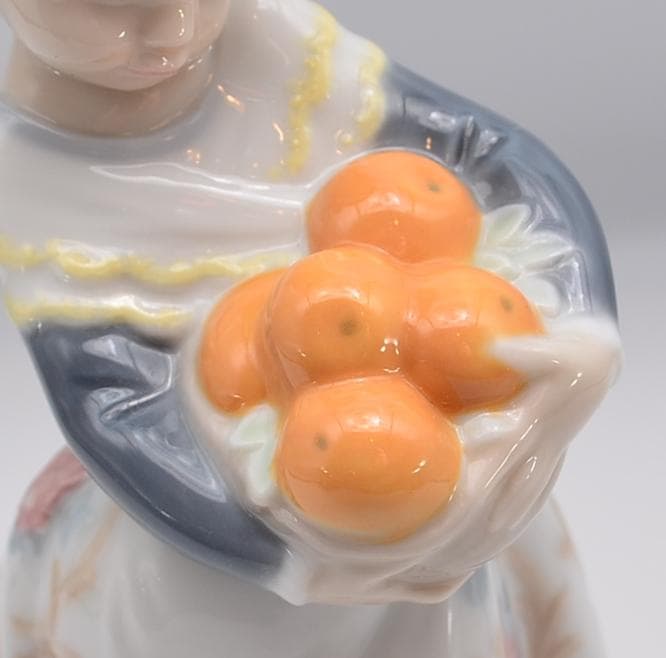 バレンシアの少女　＃4841　★リヤドロ　スペイン　光沢仕上げ　ヴィンテージ