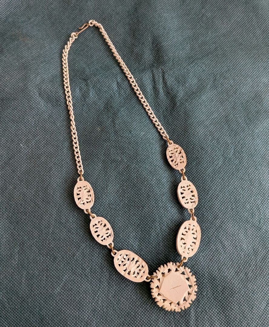 セルロイド ネックレス アイボリーカラーラインストーン透かし ミッドセンチュリー