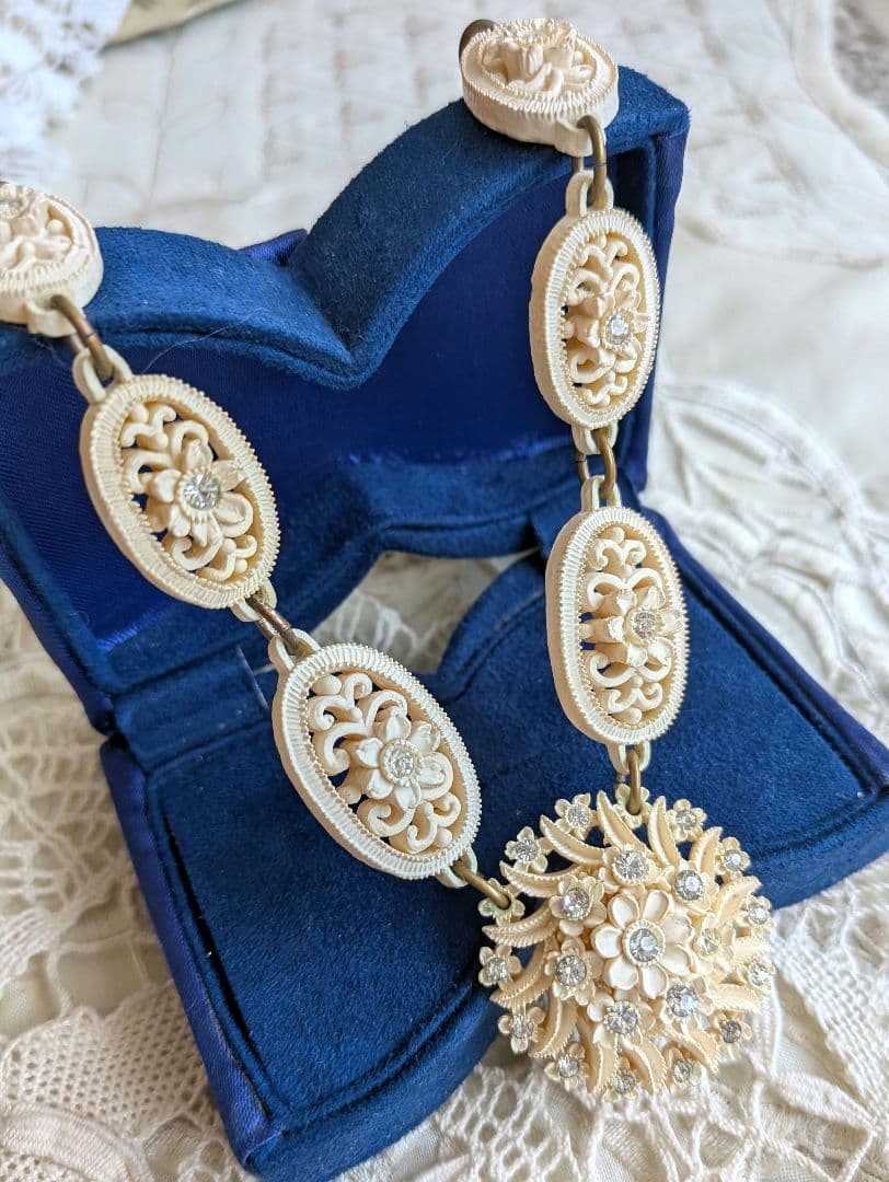 セルロイド ネックレス アイボリーカラーラインストーン透かし ミッドセンチュリー