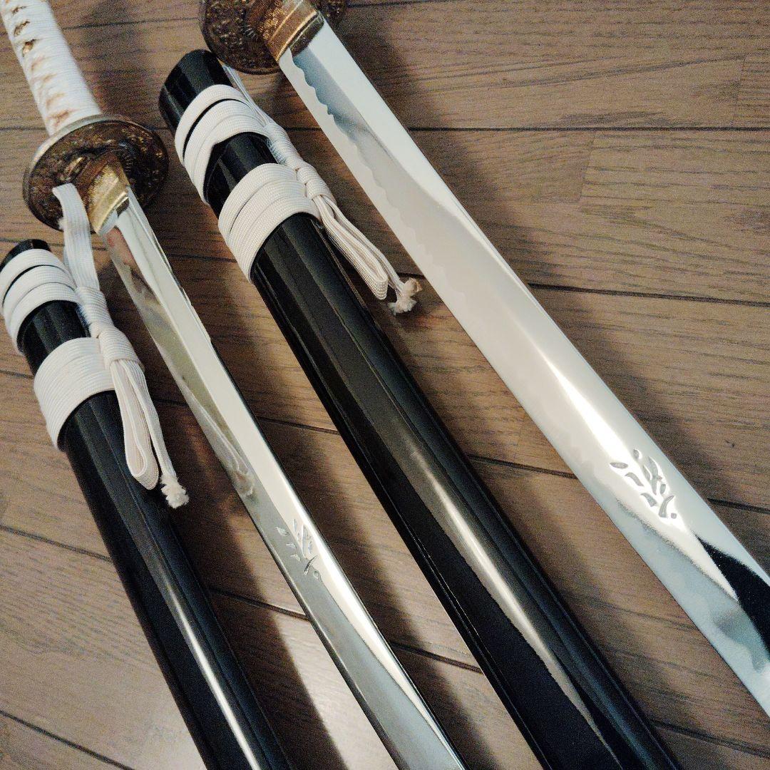 ド*ン様 龍柄　模造刀2本セット　刀掛台付き