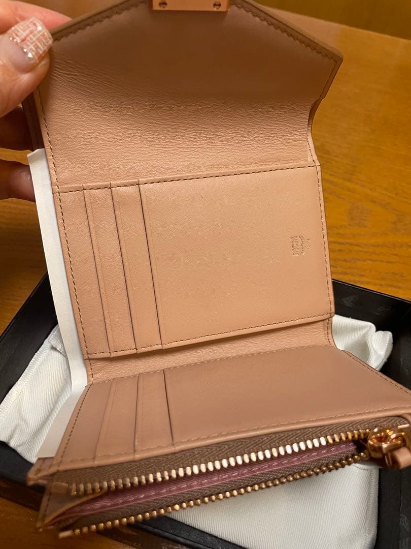 MCM 新品 パトリシアスタッズ付き三つ折り財布ヴィセトスウォレット