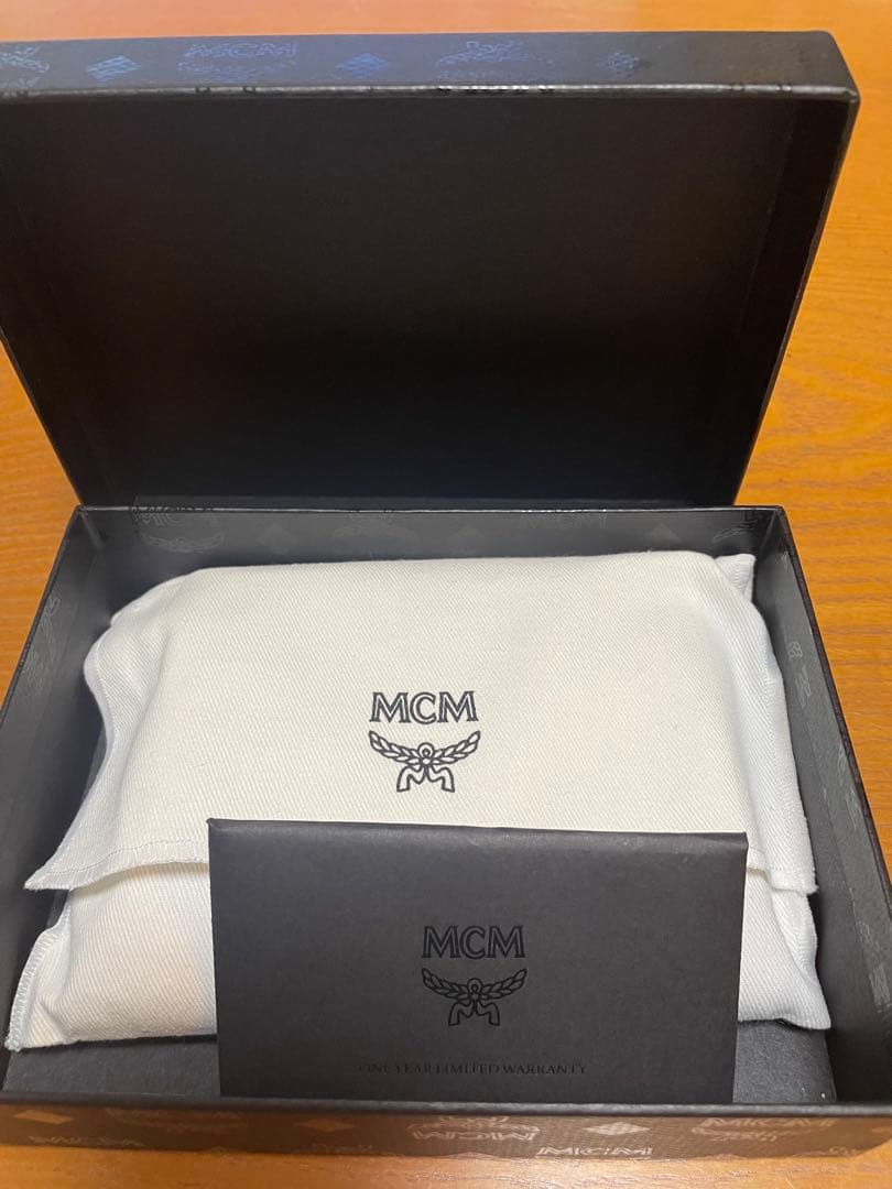 MCM 新品 パトリシアスタッズ付き三つ折り財布ヴィセトスウォレット