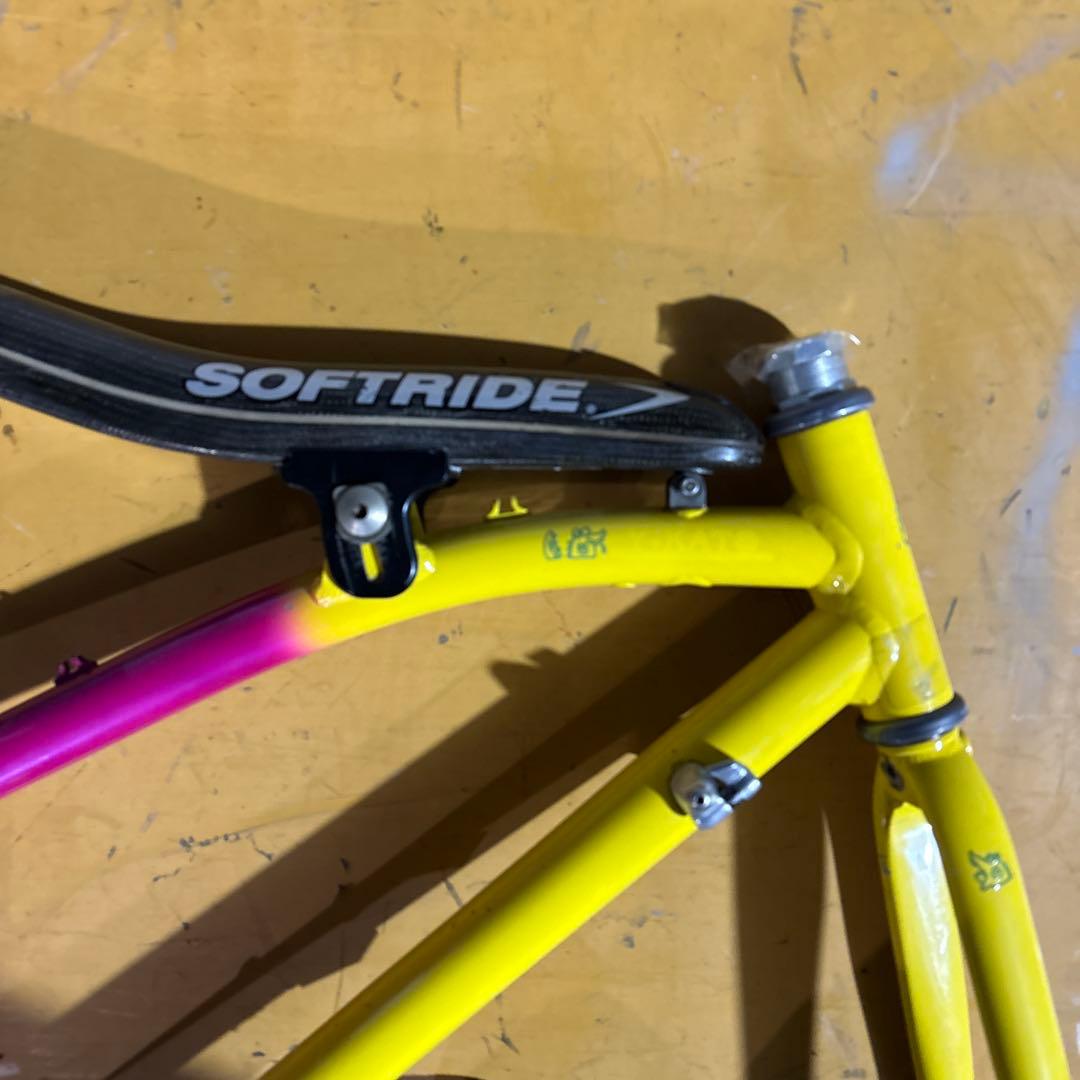 SOFTRIDE ロードバイクフレーム ピンク/イエロー