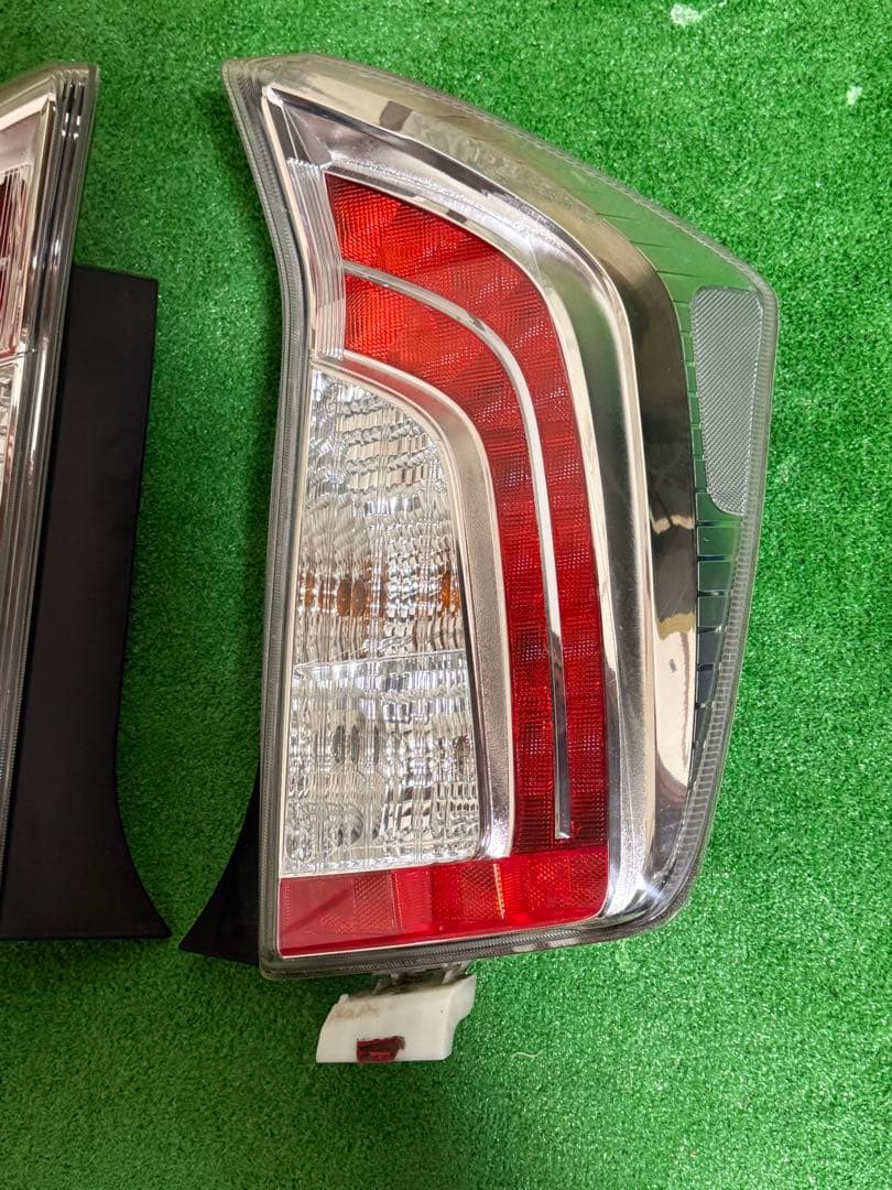 トヨタ　プリウス 30後期 テールランプ