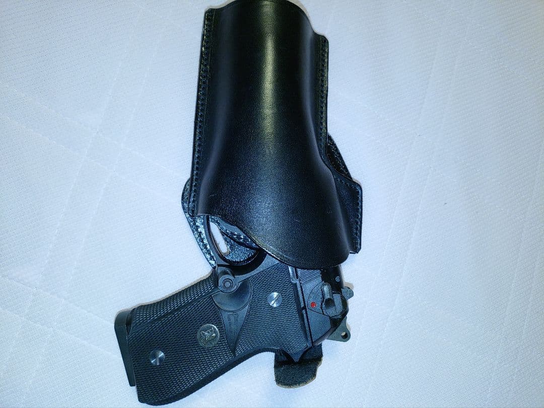 d*8様 「クライムハンター2」内 ジョウ河村使用 ストライカー 92Fヒップホ