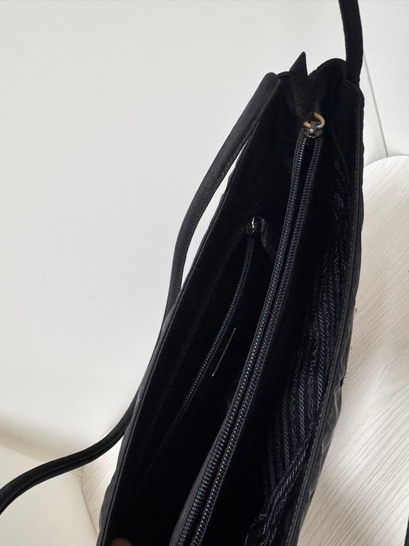 Prada ブラック ナイロン ショルダーバッグ