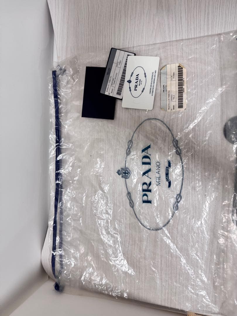 Prada ブラック ナイロン ショルダーバッグ