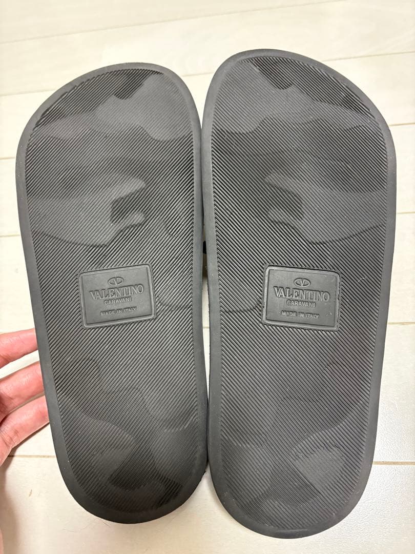 Valentino Garavani ロックスタッズ スリッポン サンダル