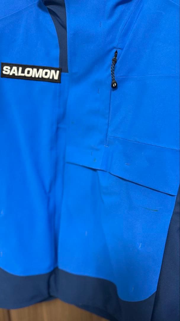 今シーズンモデル　オンヨネスキーウェア 上下　サロモンプリント入り